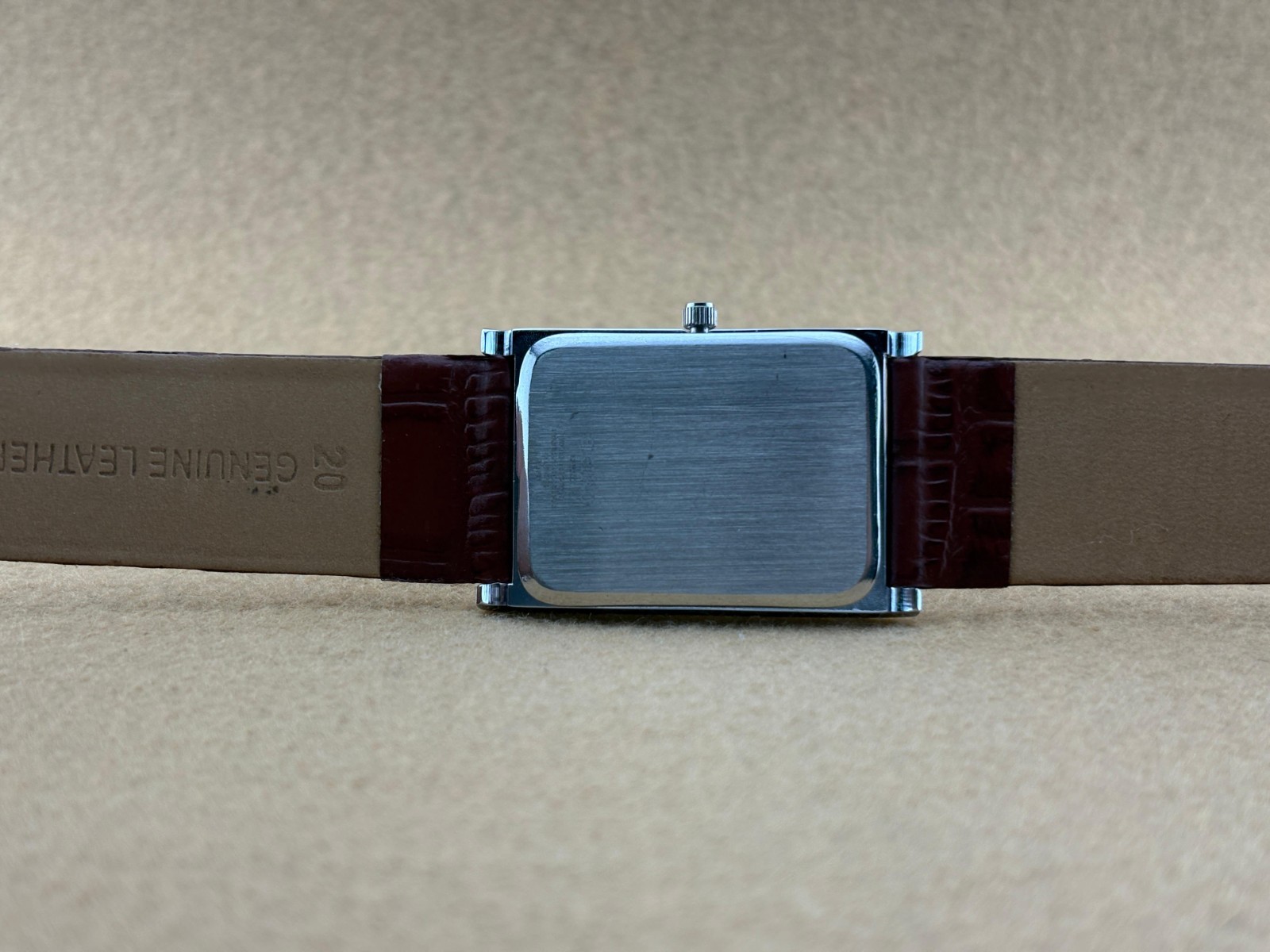 RARE RED SILVER Vintage Seiko Slim Quartz Men’s Wristwatch
