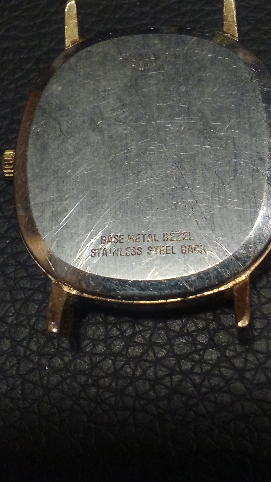 Bulova Quartz Wristwatch Round Gold Case Base Metal Stick Indexes Gold Dial