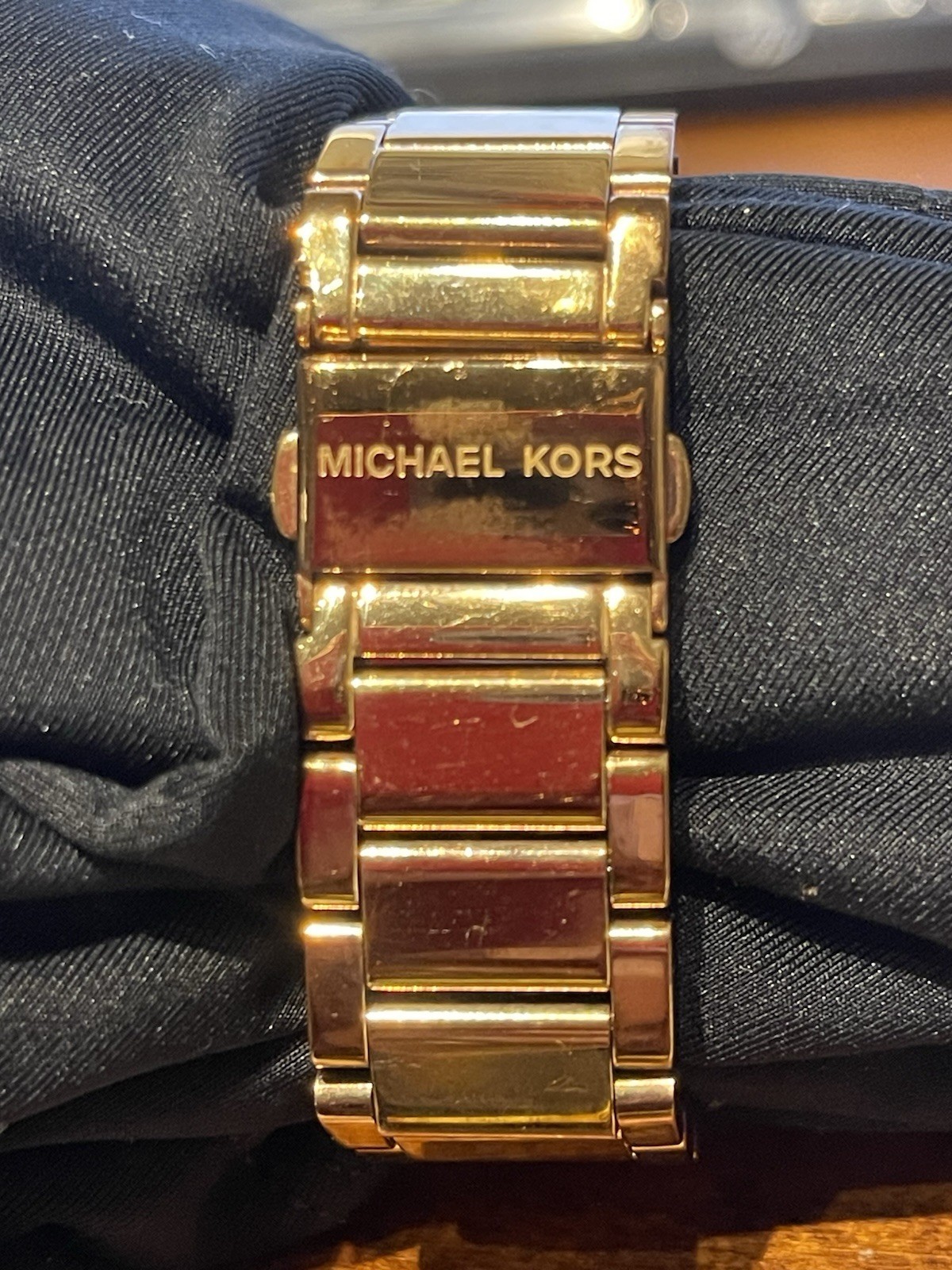 Michael Kors MK-5865 Gold-Tone Stainless Steel Analog Dial Quartz Watch New Batt