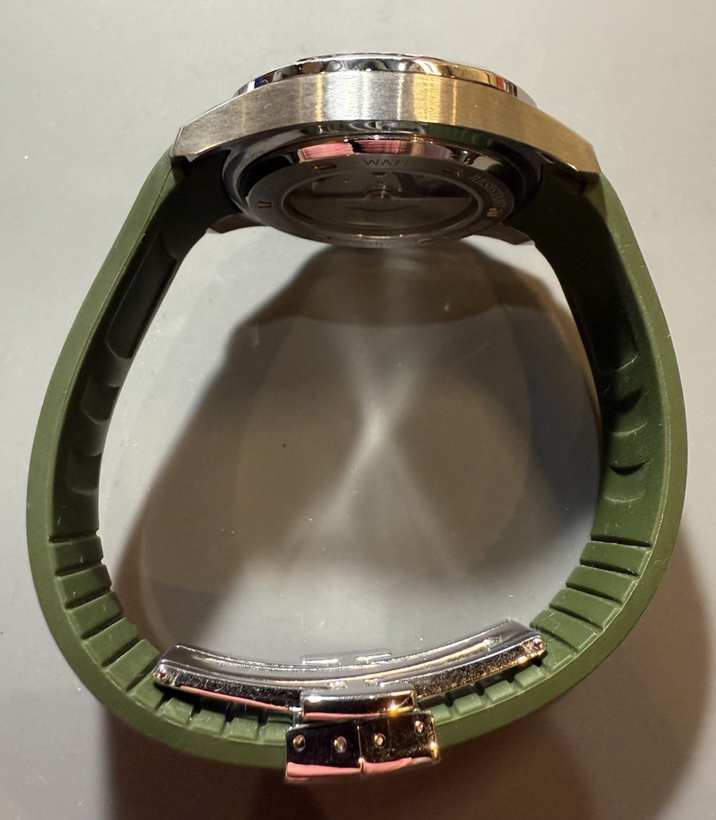 Specht & Söhne Geneve Green Dial Sport Watch – Date Window – Modern Cushion Case