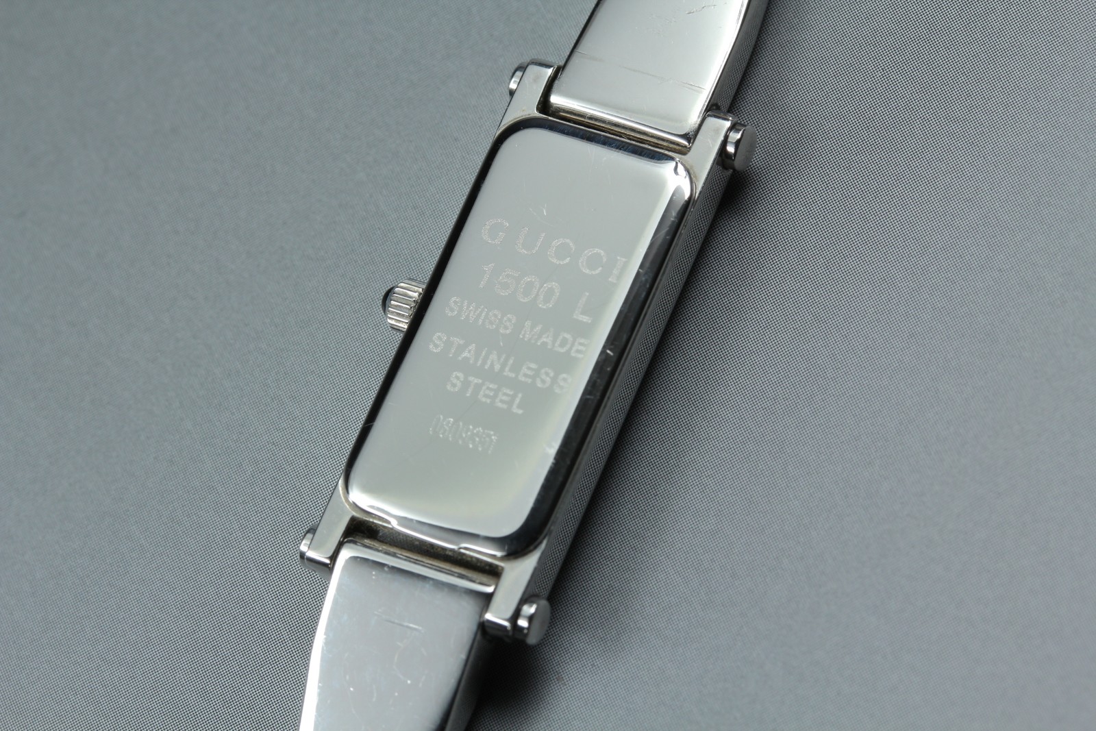 [Near MINT w/Box] Gucci 1500L 12mm Silver Dial Quartz Bangle Women’s Watch JAPAN