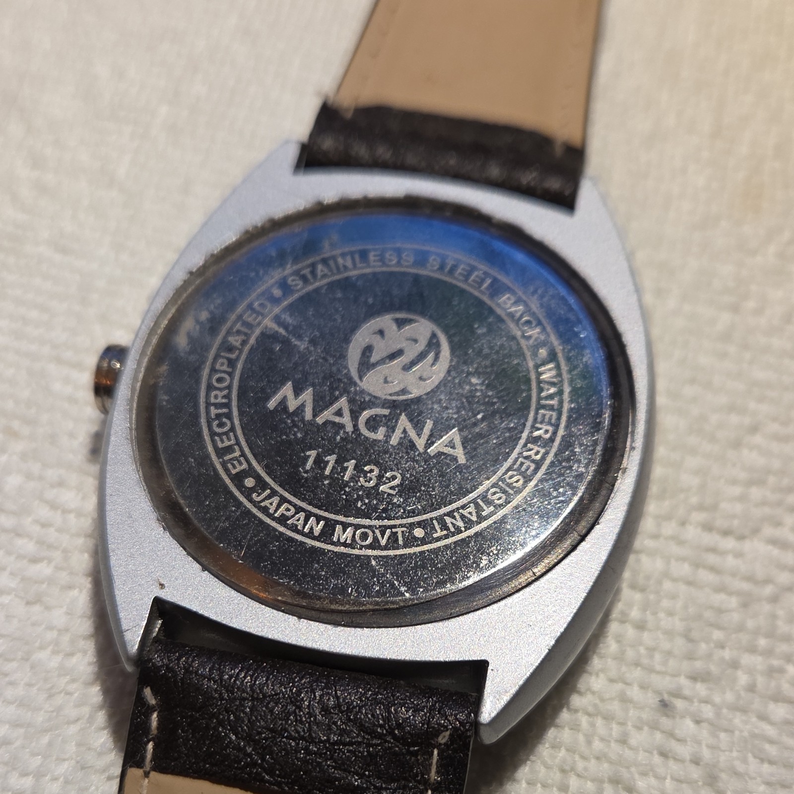 MAGNA Quartz Analog Watch Silver Case White Dial Black Leather Strap