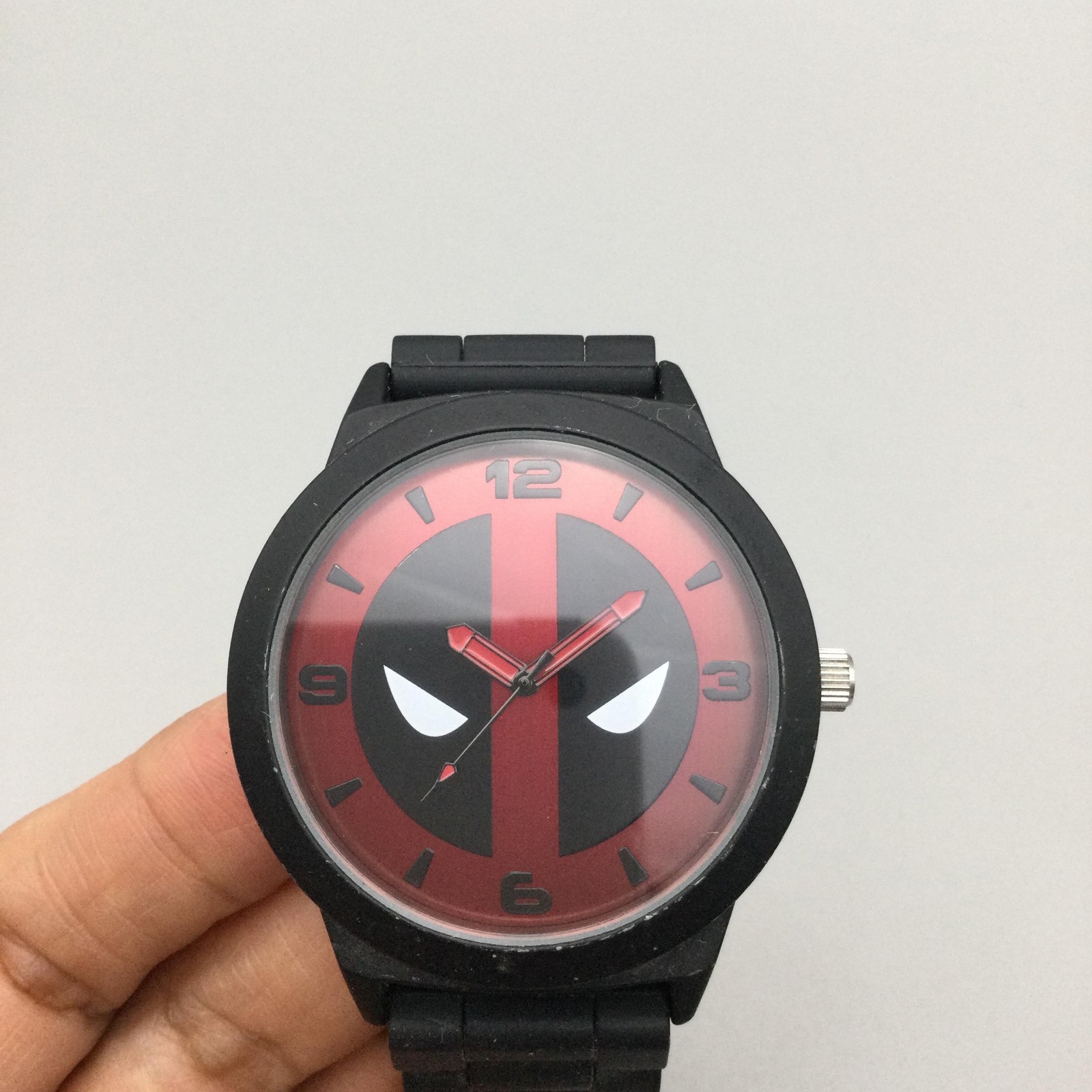 Marvel Dead Pool Mens Watch 45mm Red Dial Black Silicone Band Analog Quartz