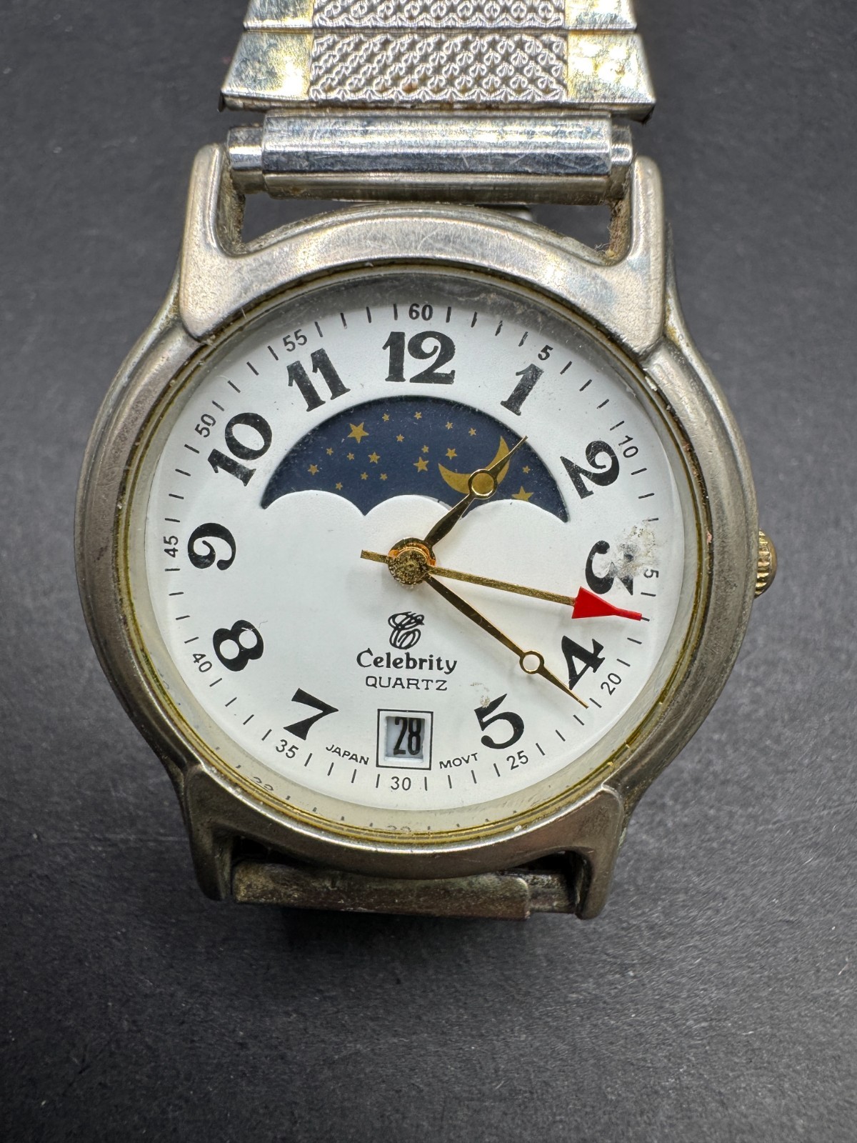 Vintage Celebrity Quartz Moonphase Date Watch Silver Tone Stretch Band 33.4MM