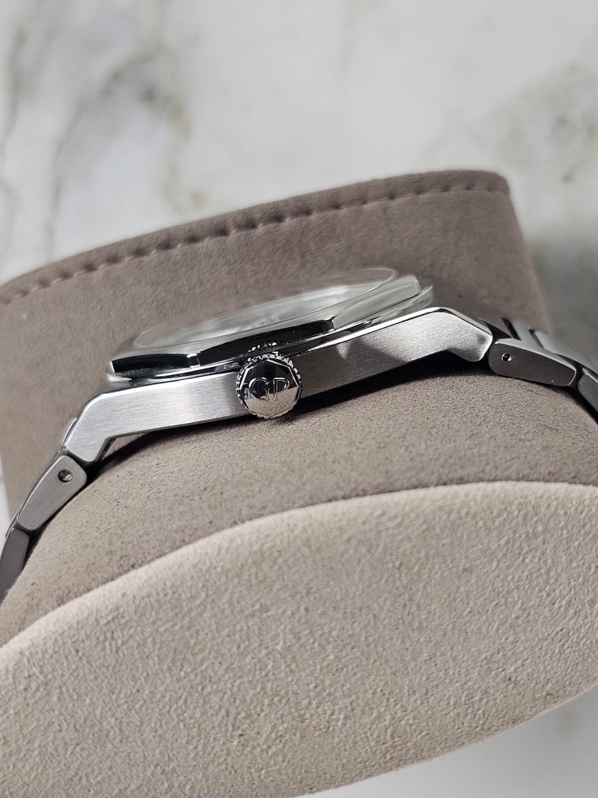 Girard Perregaux 81010-11-431-11A Laureato Blue Automatic Stainless