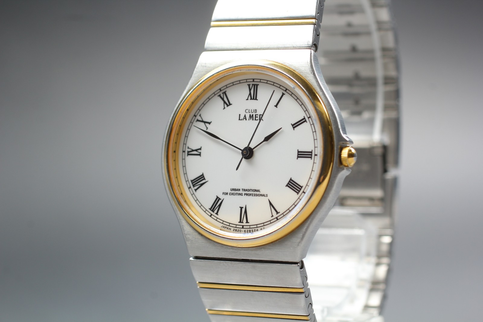 [Near MINT] Citizen Club Lamer 2833-269004 White Roman Quartz Watch From JAPAN