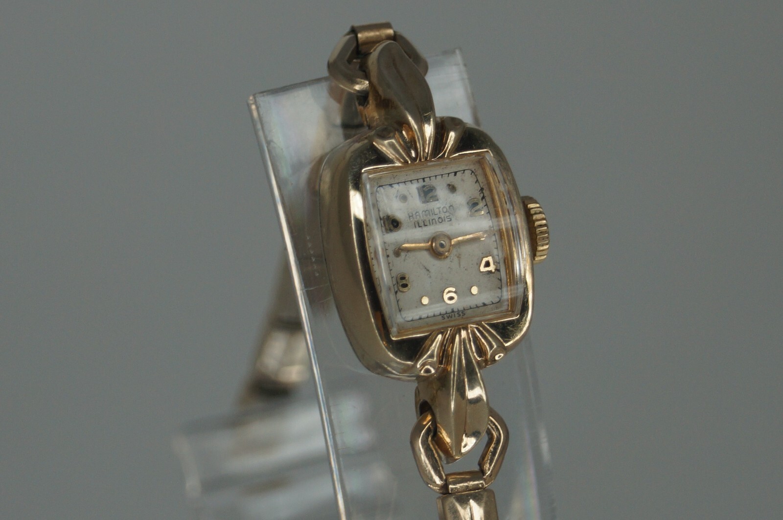 Unique – HAMILTON ILLINOIS Watch – Gold Tone – 17 Jewels – Finesse 12K G.P. Band