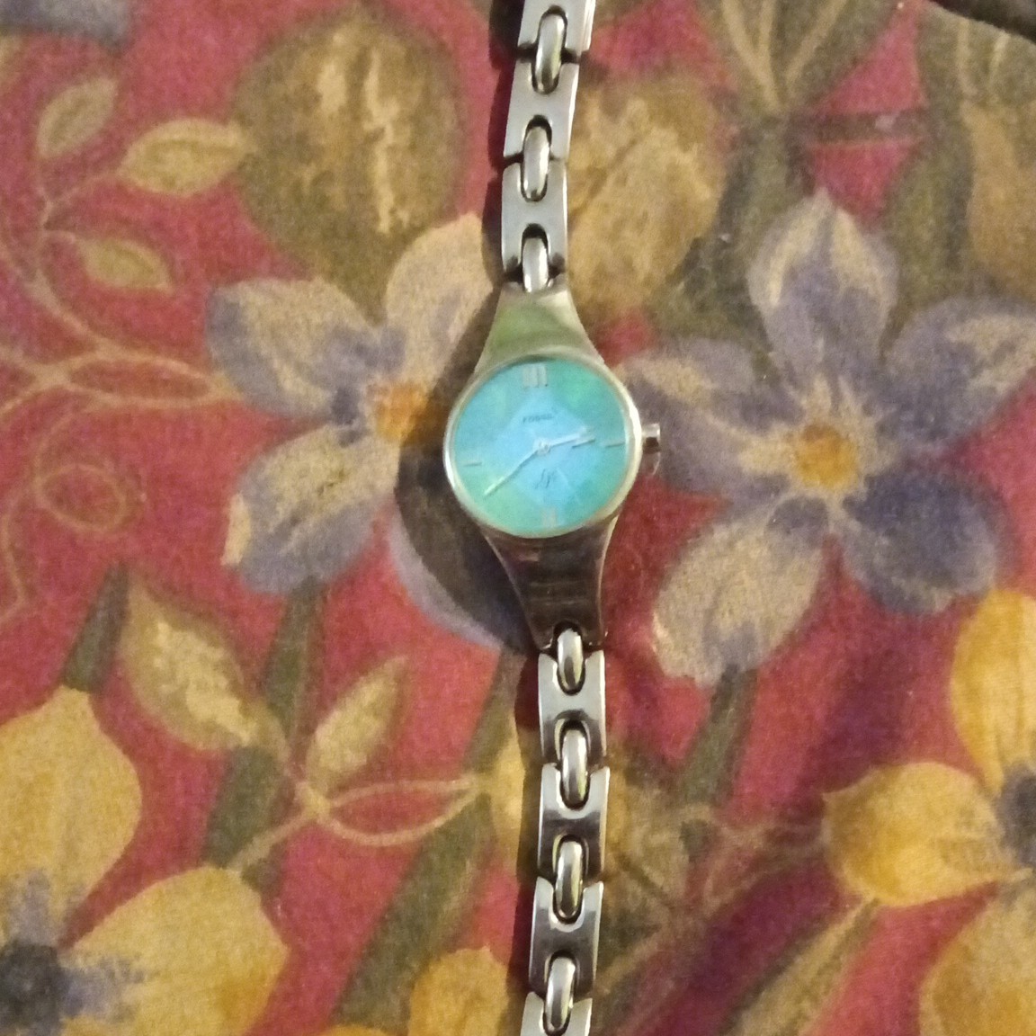 Fossil Women’s Analog Wristwatch Silver Tone Metal Bracelet Blue/Green Dial