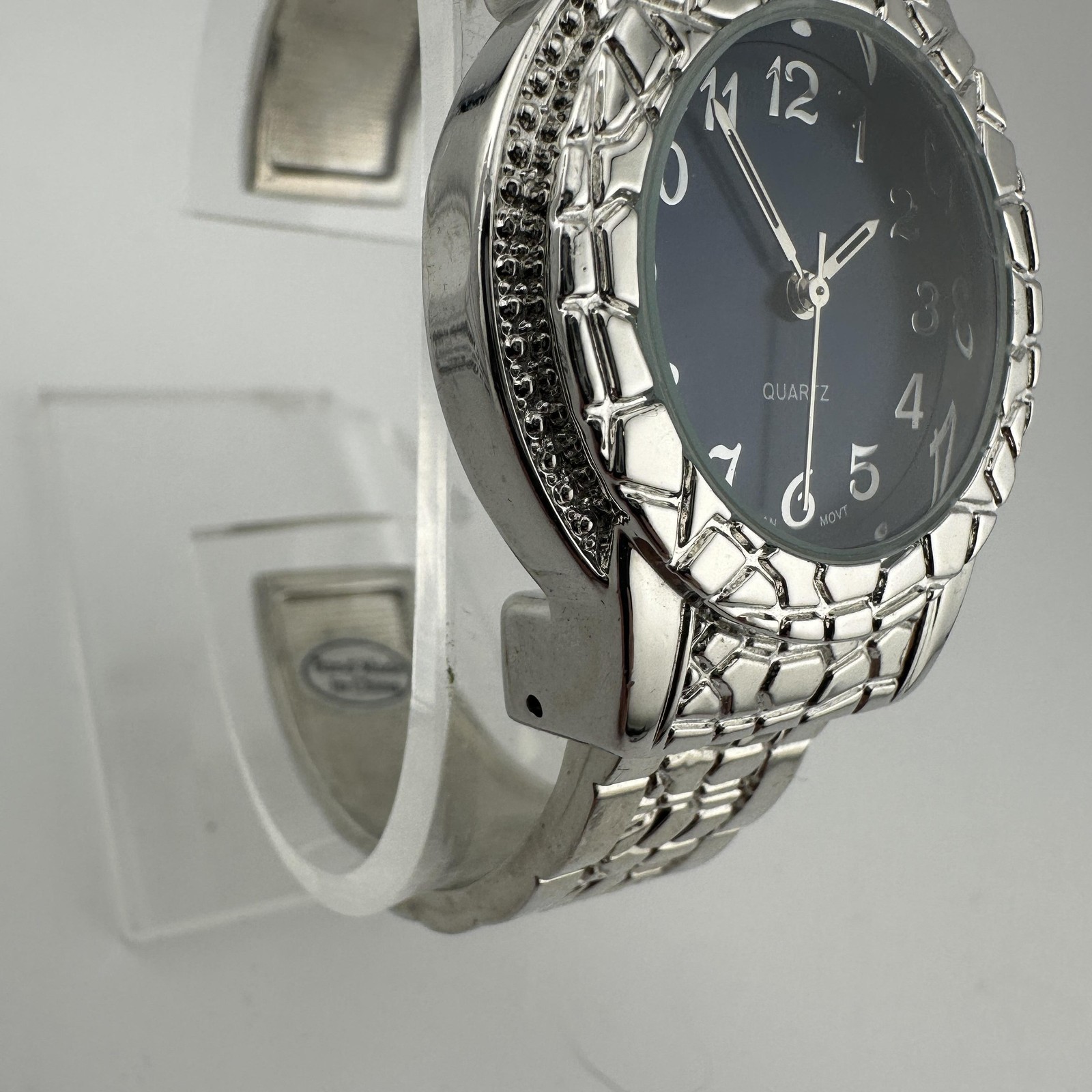 Chico’s Womens Watch 36mm Blue Dial Silver Tone Bangle Jewelry Clasp – Size 6.5″