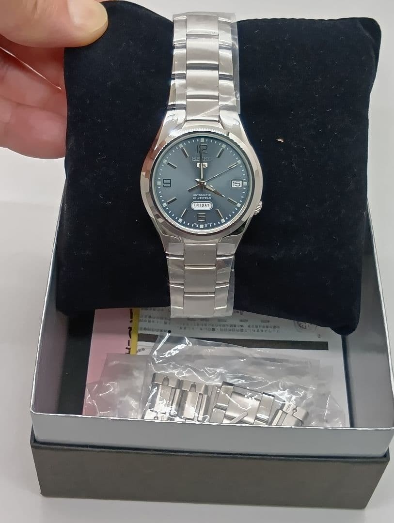 Rare SEIKO 5 Automatic Wristwatch 21 jewels Day Date Running