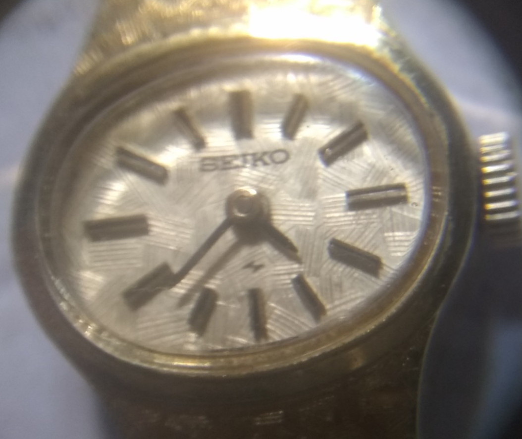 Seiko 11-7619 Ladies Wind Up Watch 17J Gold Etched Dial New Bat Works Great