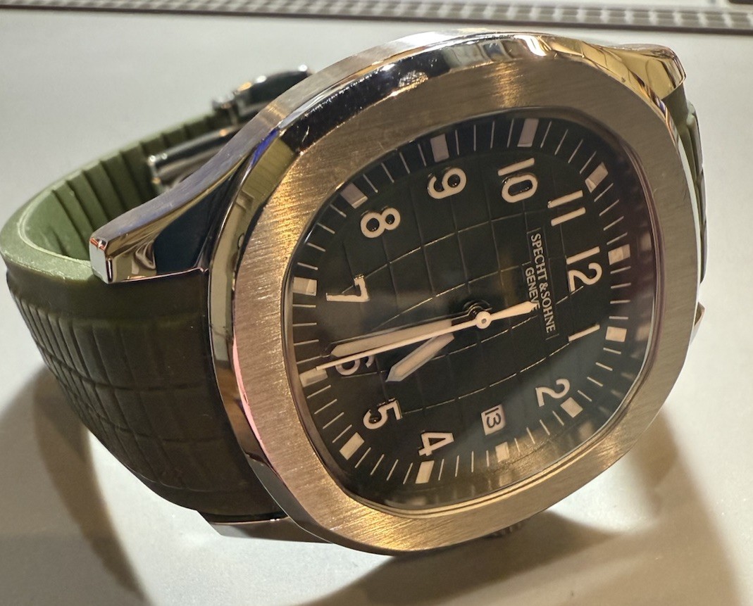 Specht & Söhne Geneve Green Dial Sport Watch – Date Window – Modern Cushion Case