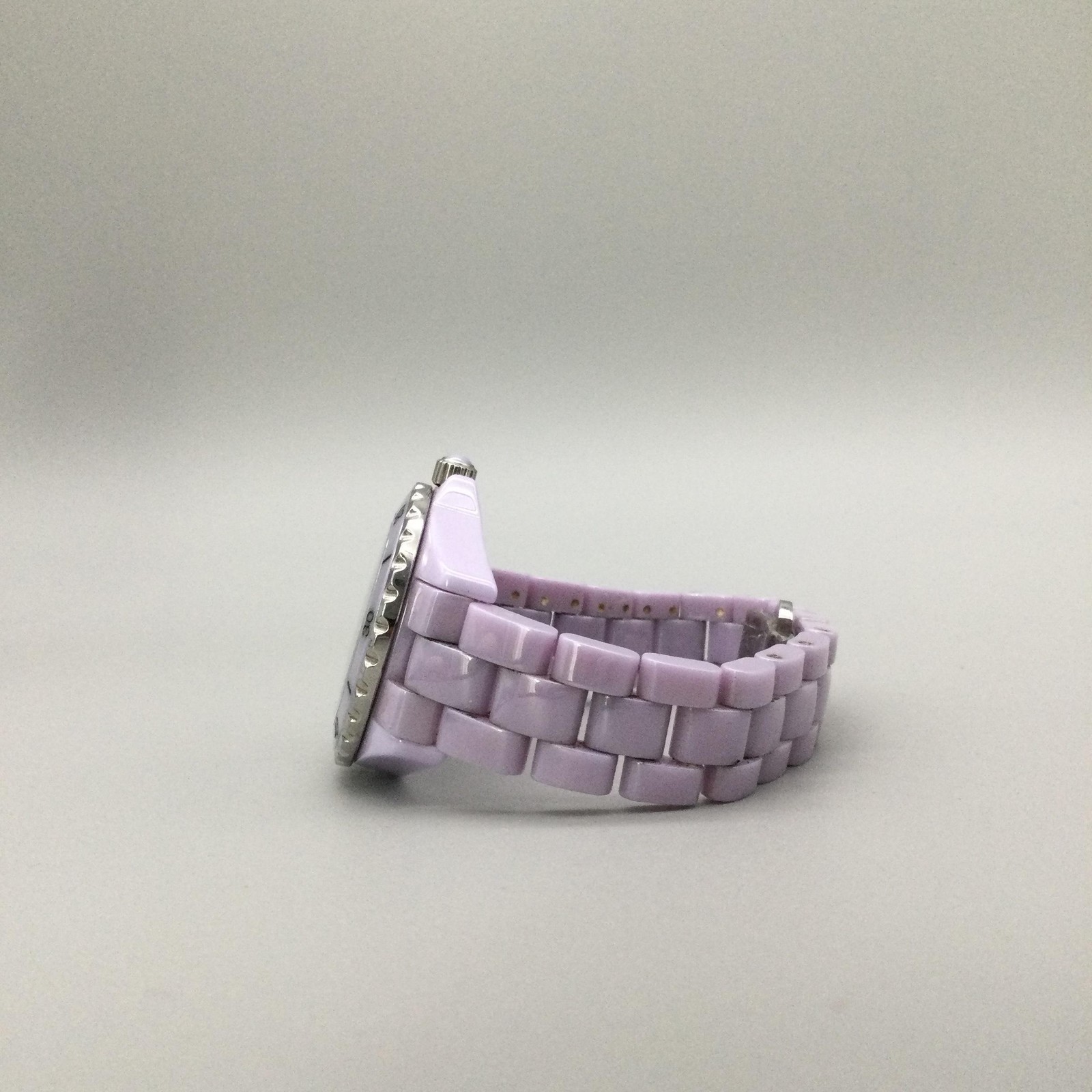 Isaac Mizrahi Live Womens Watch 34mm White MOP Purple Ceramic New Battery 6.5″