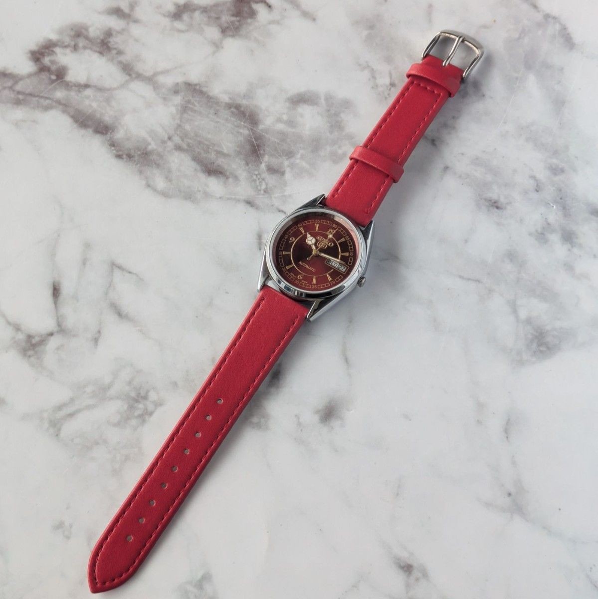 Working Condition SEIKO 5 Automatic Vintage Ruby Red Dial Bar Index Sunburst Lea