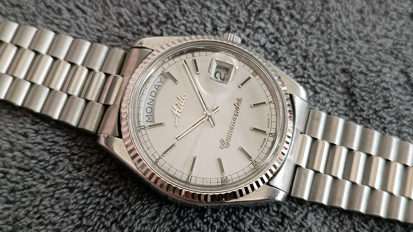 NICE VINTAGE MIDO COMMANDER MODEL 8223 AUTOMATIC 25 JEWELS SWISS MADE GENT WATCH