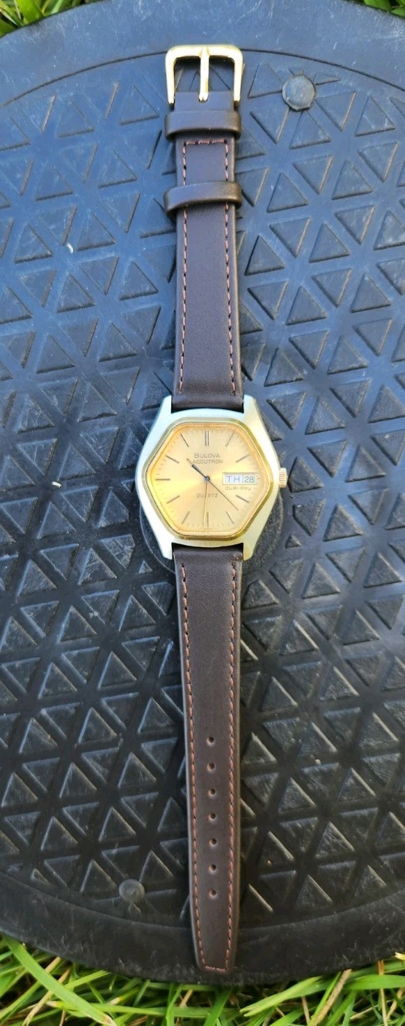Vtg 1977 Bulova Accutron Quartz Dual-Day RARE Hexagon 35mm Men’s Watch 2423.10!!