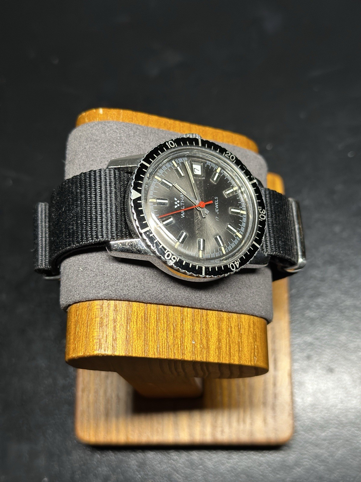Vintage Swiss Made WALTHAM 17 Jewels Skin Diver Style Watch Mechanical Running