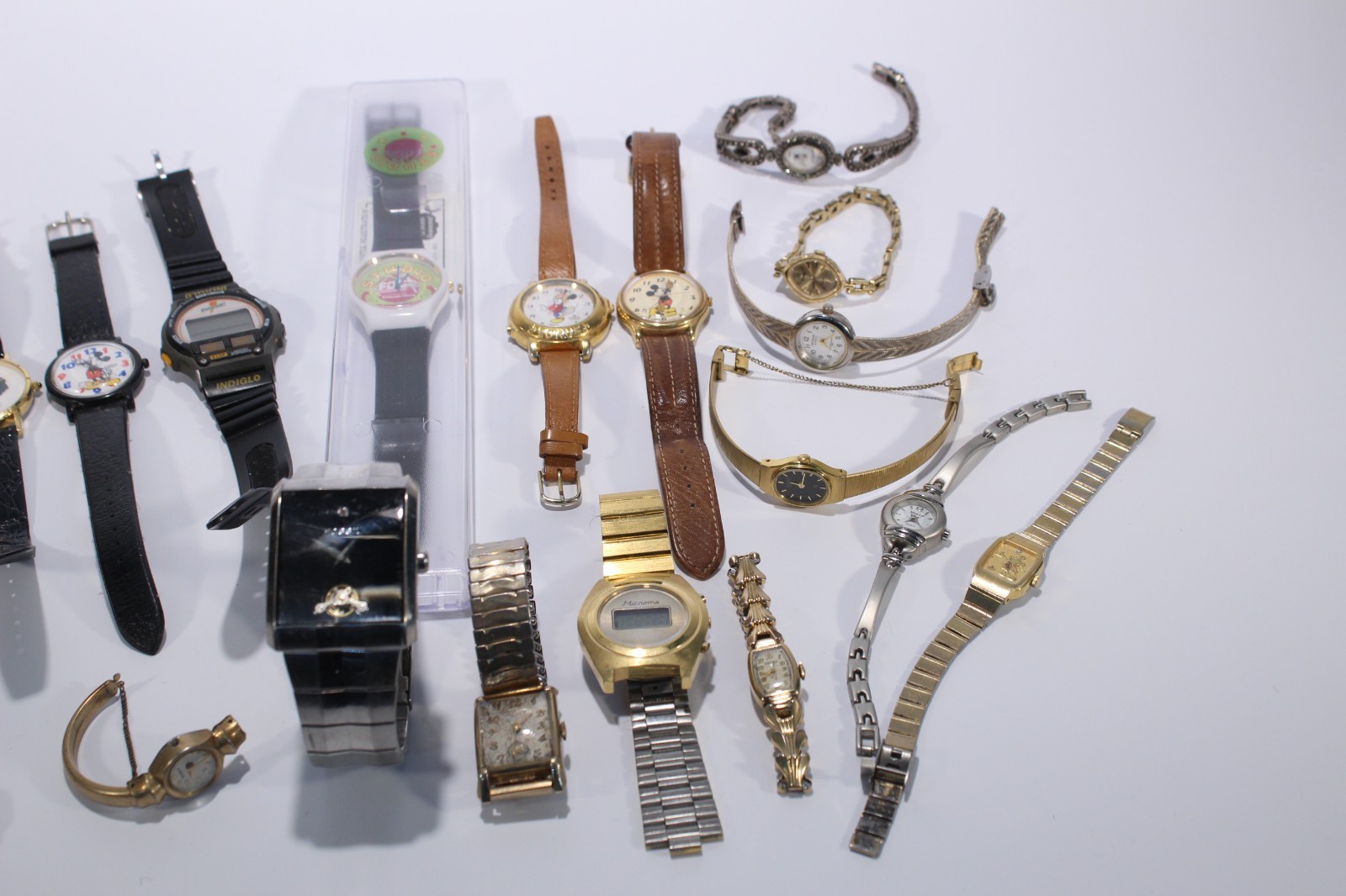 Lot of 19 Watches AS-IS / NOT TESTED. Various Brands See Pics!!!