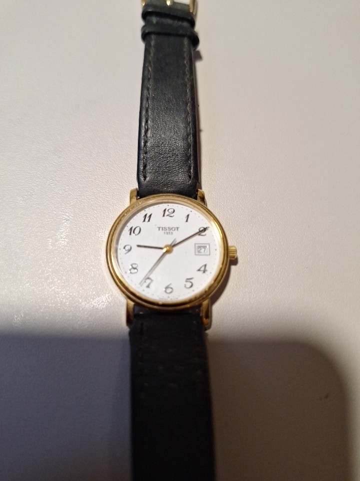 Vintage Ladies Tissot 1853 T830/930 Quartz White Dial Gold Case Watch
