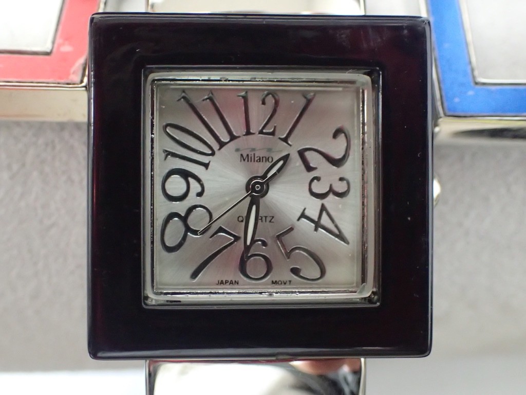 Milano Women’s Fashion Watch w/ (7) Interchangeable Magnetic Accent Faces