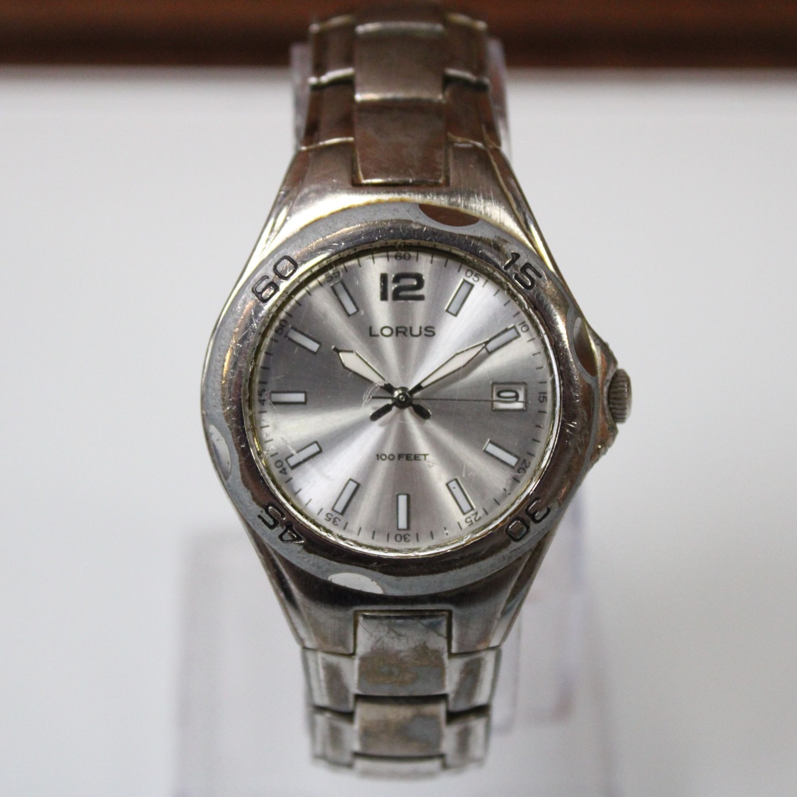 Lorus Quartz Unisex Watch Stainless Steel Silver Dial Date 100 Feet Water Resist