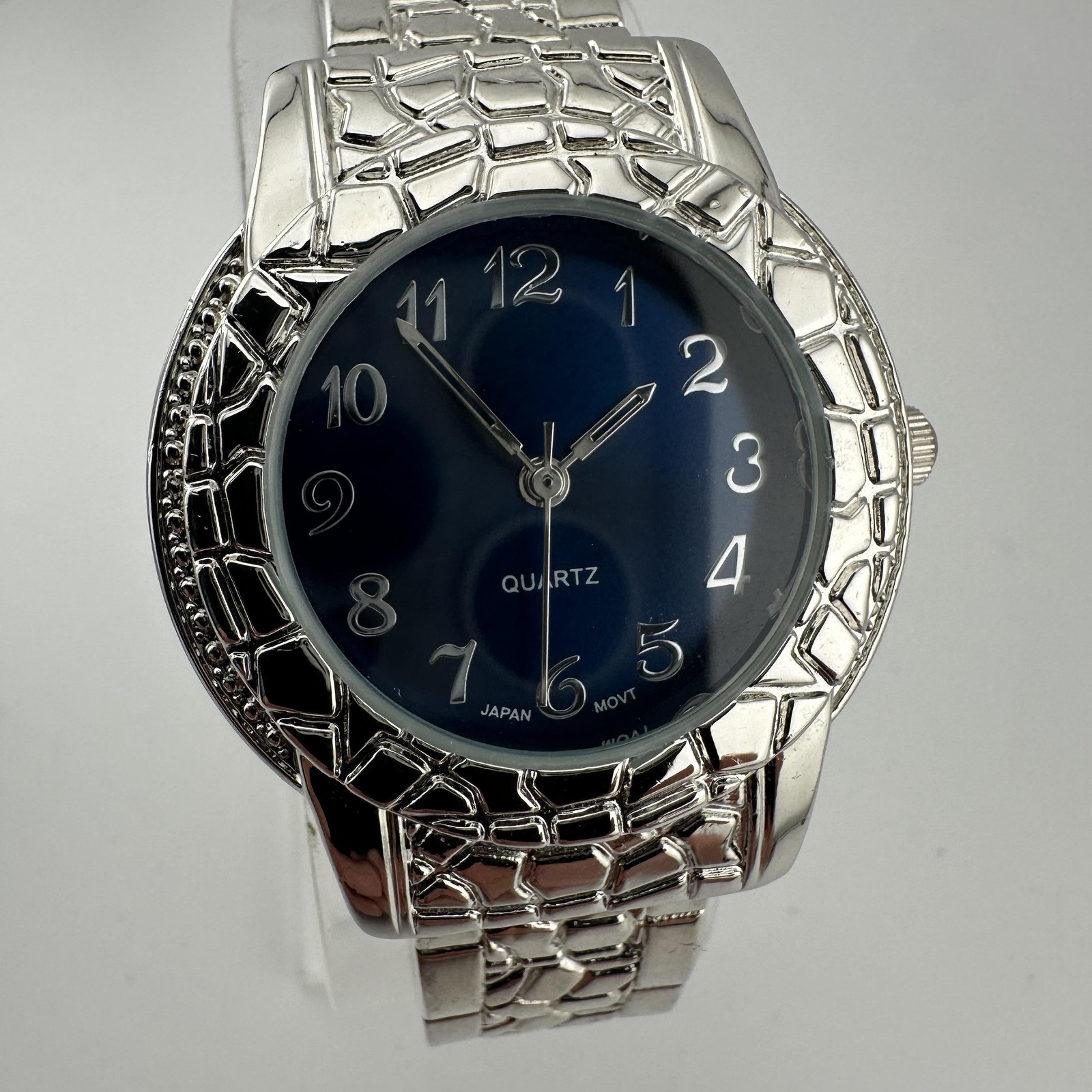 Chico’s Womens Watch 36mm Blue Dial Silver Tone Bangle Jewelry Clasp – Size 6.5″