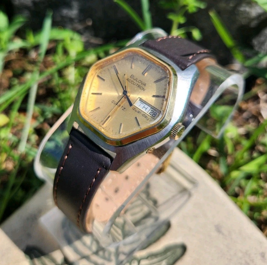 Vtg 1977 Bulova Accutron Quartz Dual-Day RARE Hexagon 35mm Men’s Watch 2423.10!!