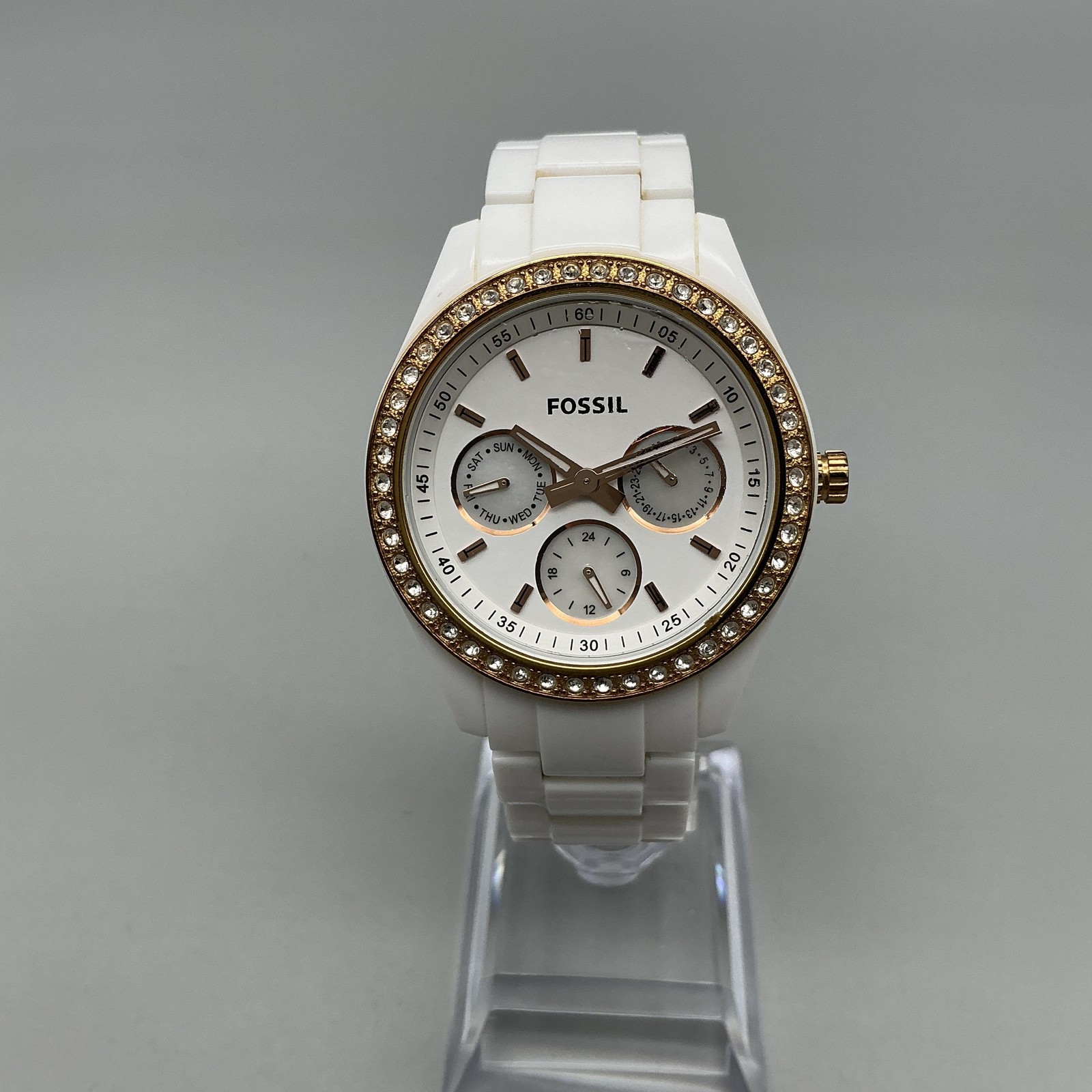 Fossil Womens Watch 37mm Gold Tone Crystal Bezel Day Date ES-2869 New Battery 7″