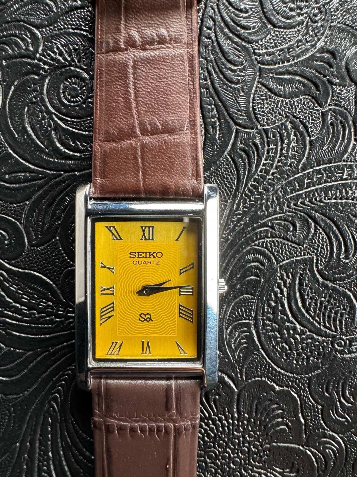 RARE YELLOW DIAL WITH SILVER CASE Vintage Seiko Slim Quartz Men’s Wrist Watch