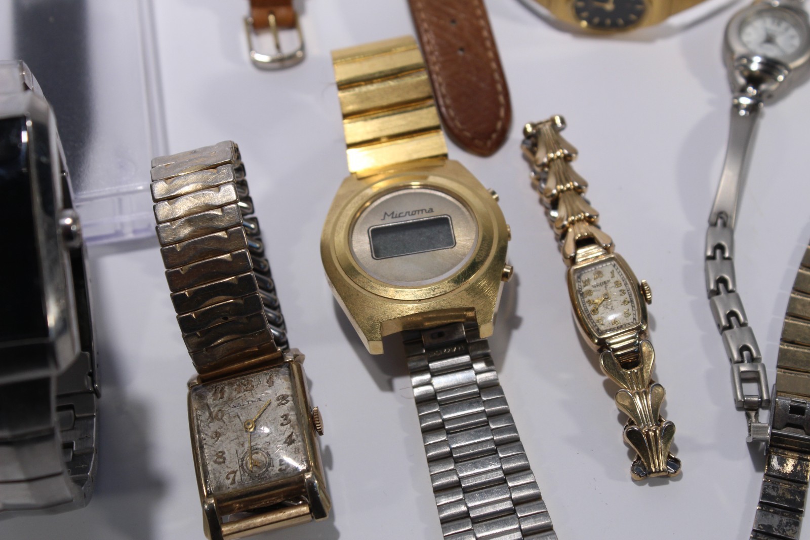 Lot of 19 Watches AS-IS / NOT TESTED. Various Brands See Pics!!!