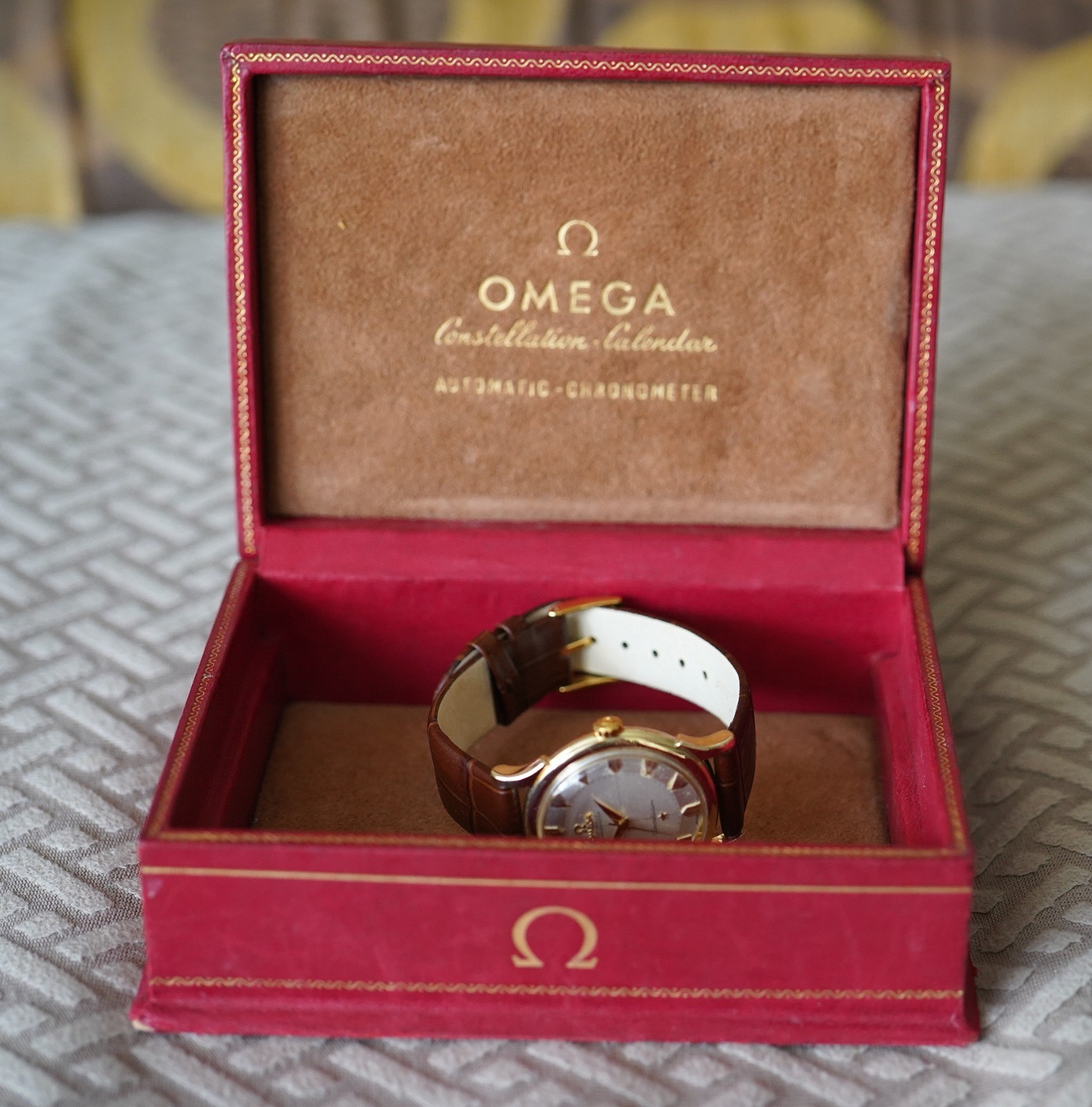 VINTAGE OMEGA CONSTELLATION 14381/2 14K GOLD CHONOMETER PIE-PAN DIAL FANCY LUGS