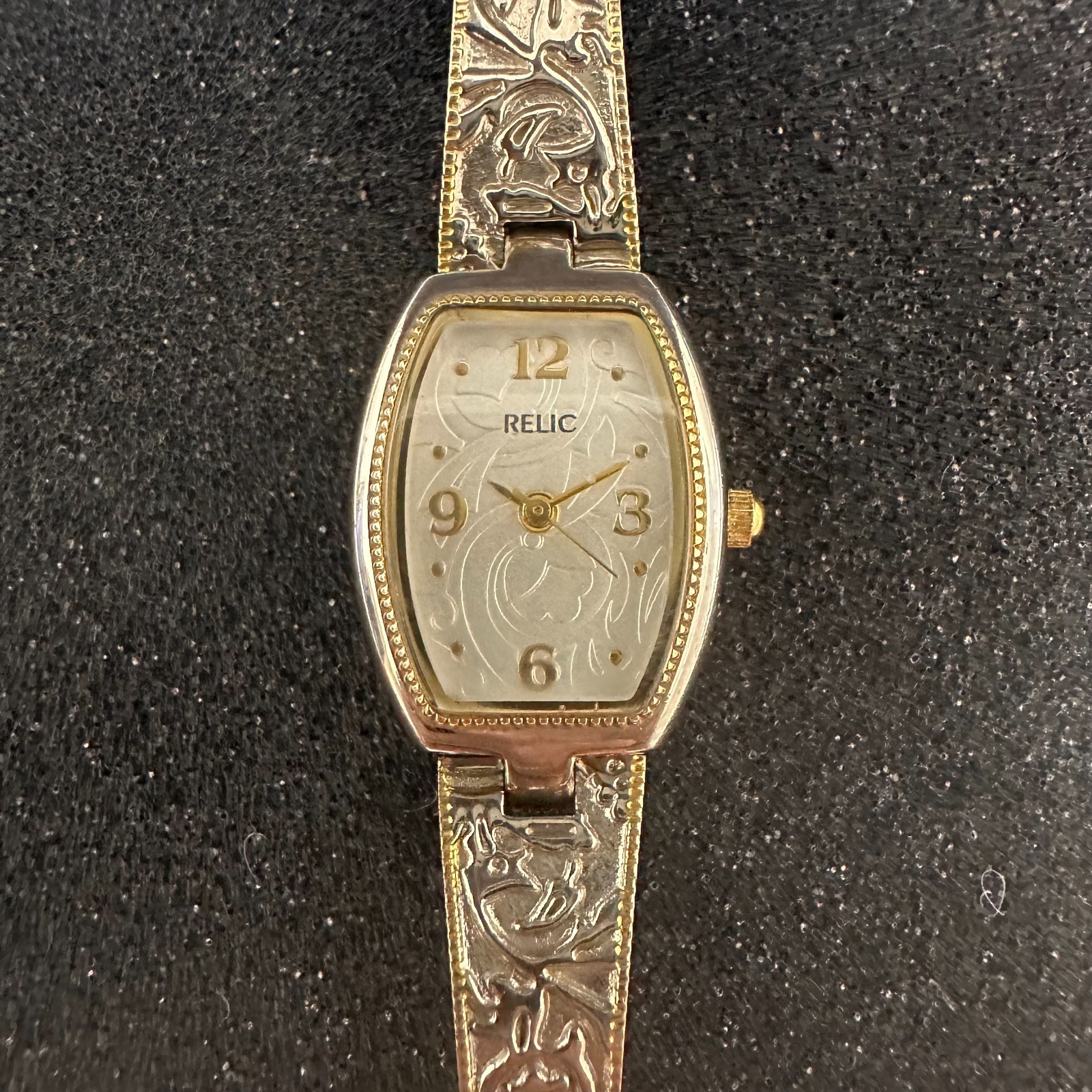 Relic Watch Women Silver Gold Two Tone Floral Embossing New Battery 6″