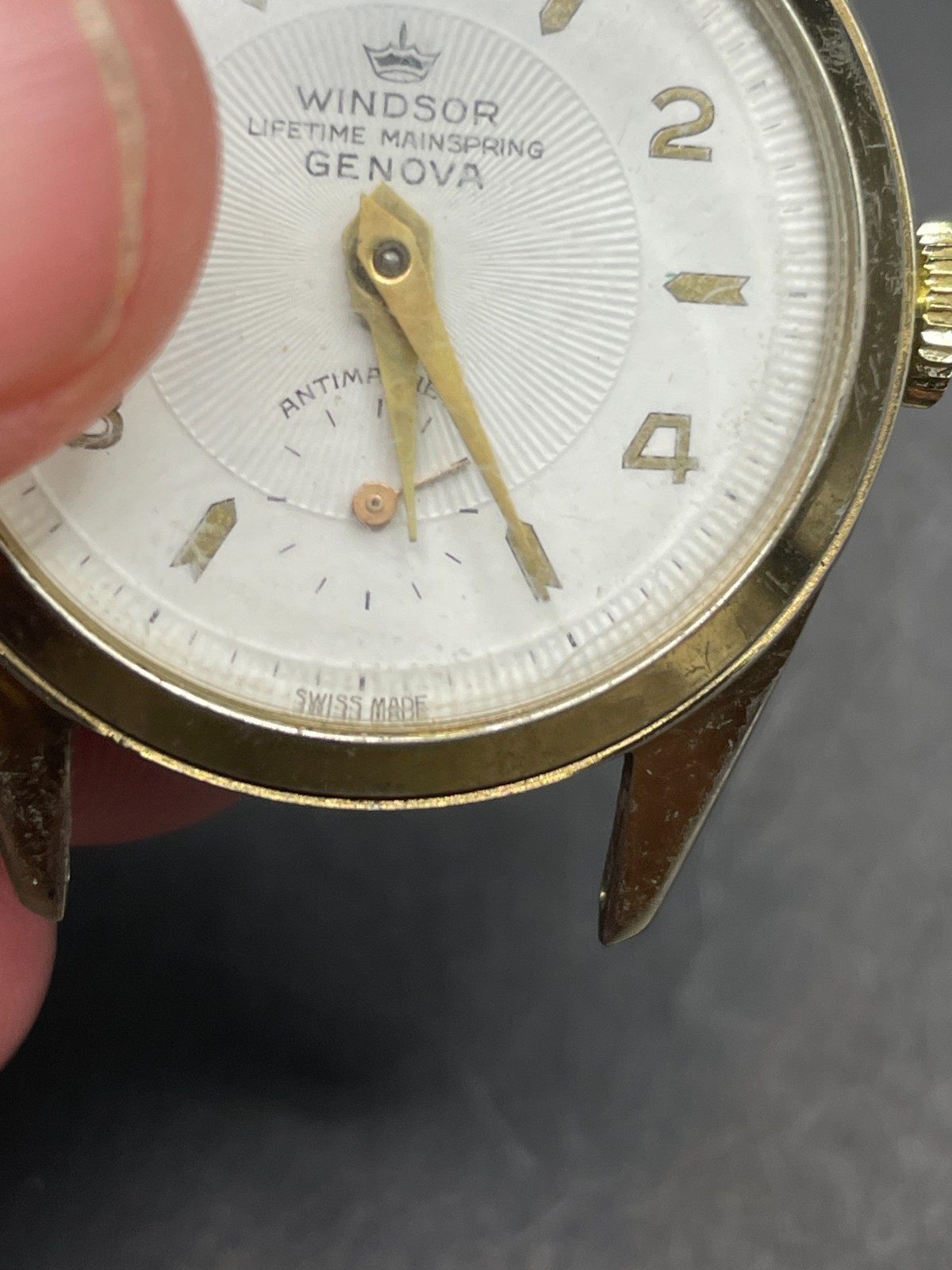 Vintage Men’s Windsor Genova Lifetime Mainspring Anti-Magnetic Watch Gold Tone