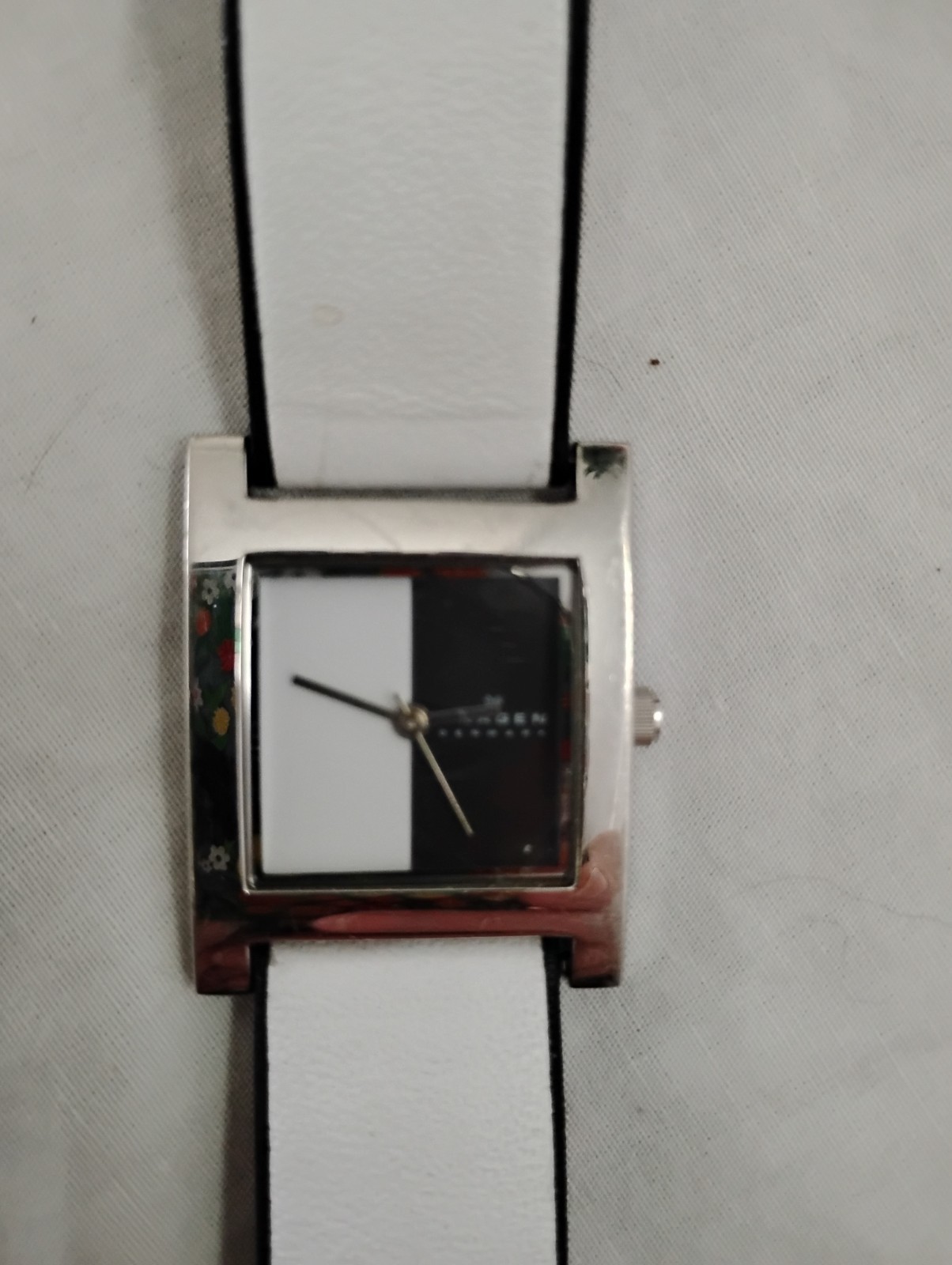 Vintage Skagen Ladies Watch Modern Rectangle Face Black White Leather Band