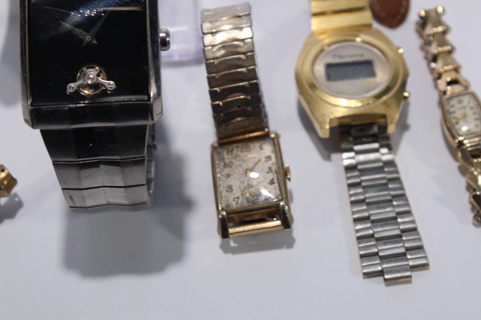 Lot of 19 Watches AS-IS / NOT TESTED. Various Brands See Pics!!!
