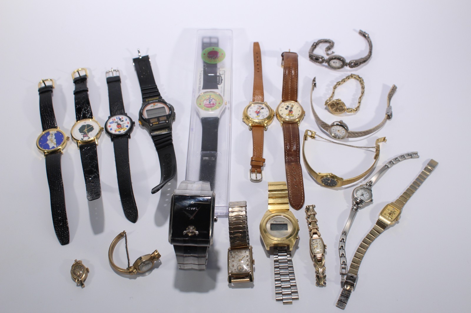Lot of 19 Watches AS-IS / NOT TESTED. Various Brands See Pics!!!