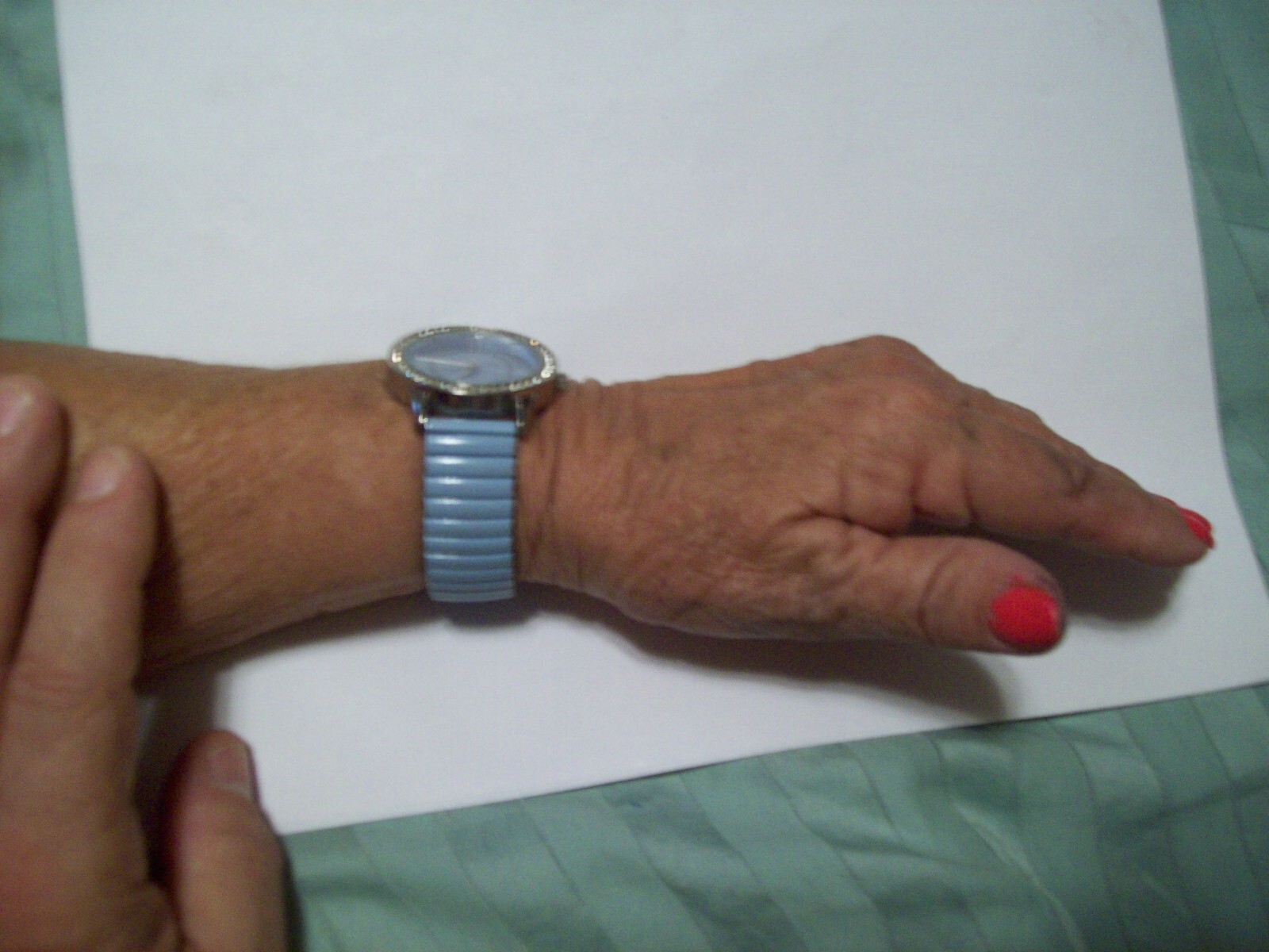 Gorgeous Light Blue Watch Iridescent Indigo Dial Diamond Bezel fits 6.50″-6.75″