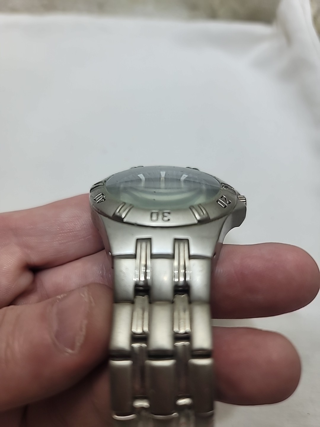 Vintage Captain 33mm Mens Quartz Watch Deployment Clasp Size 5-7.5