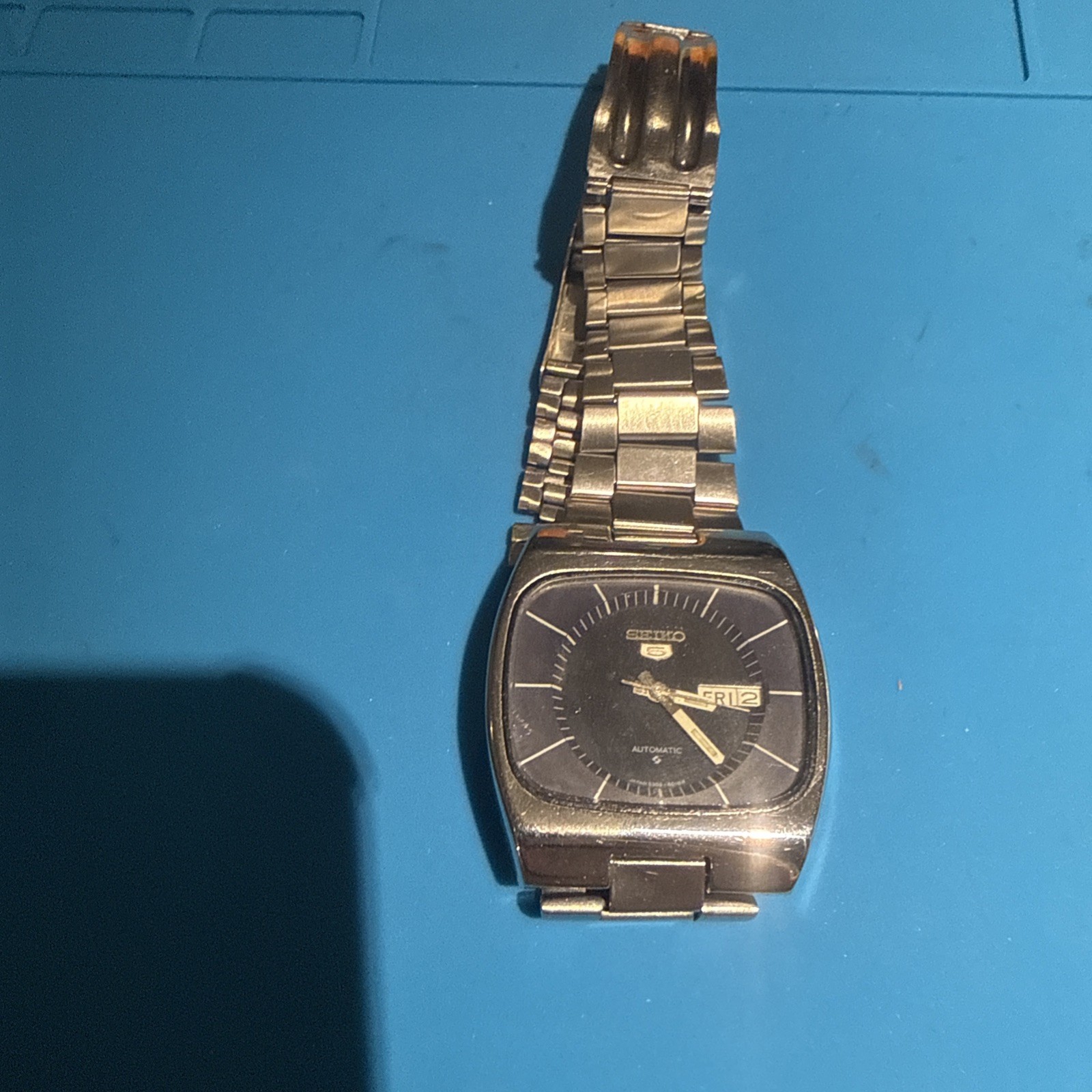 Vintage Seiko 5 Sports 6319-8070 – 21 Jewels – Blue TV Dial – Rare UFO Case