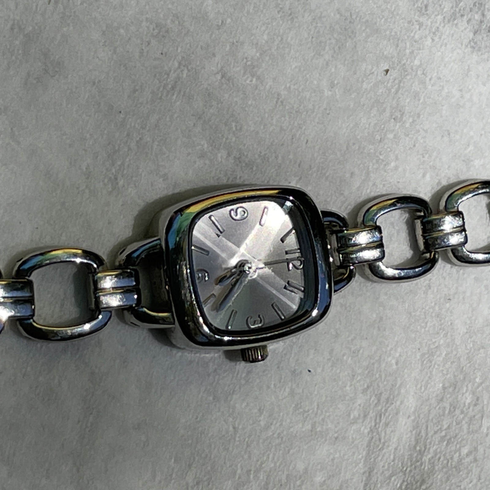Xhilaration Silver Ladies Watch Vintage. FMDX148 VG New Battery B4 Shipping