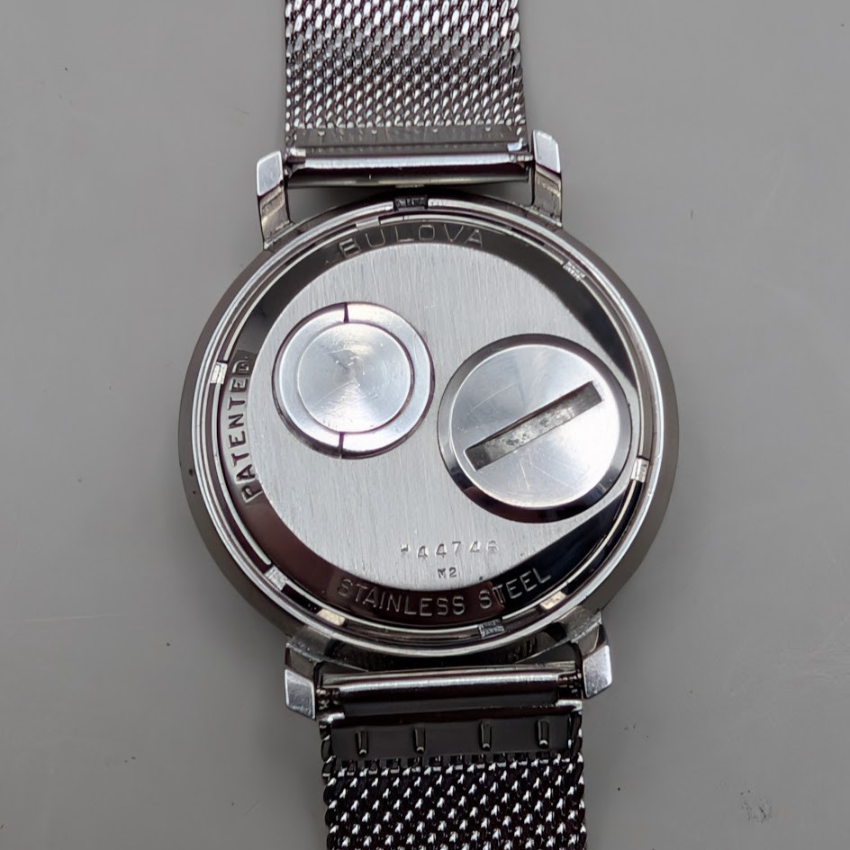 NOS Bulova Accutron 1972 N2 35mm Stainless Steel Watch Case Miltat Mesh Band