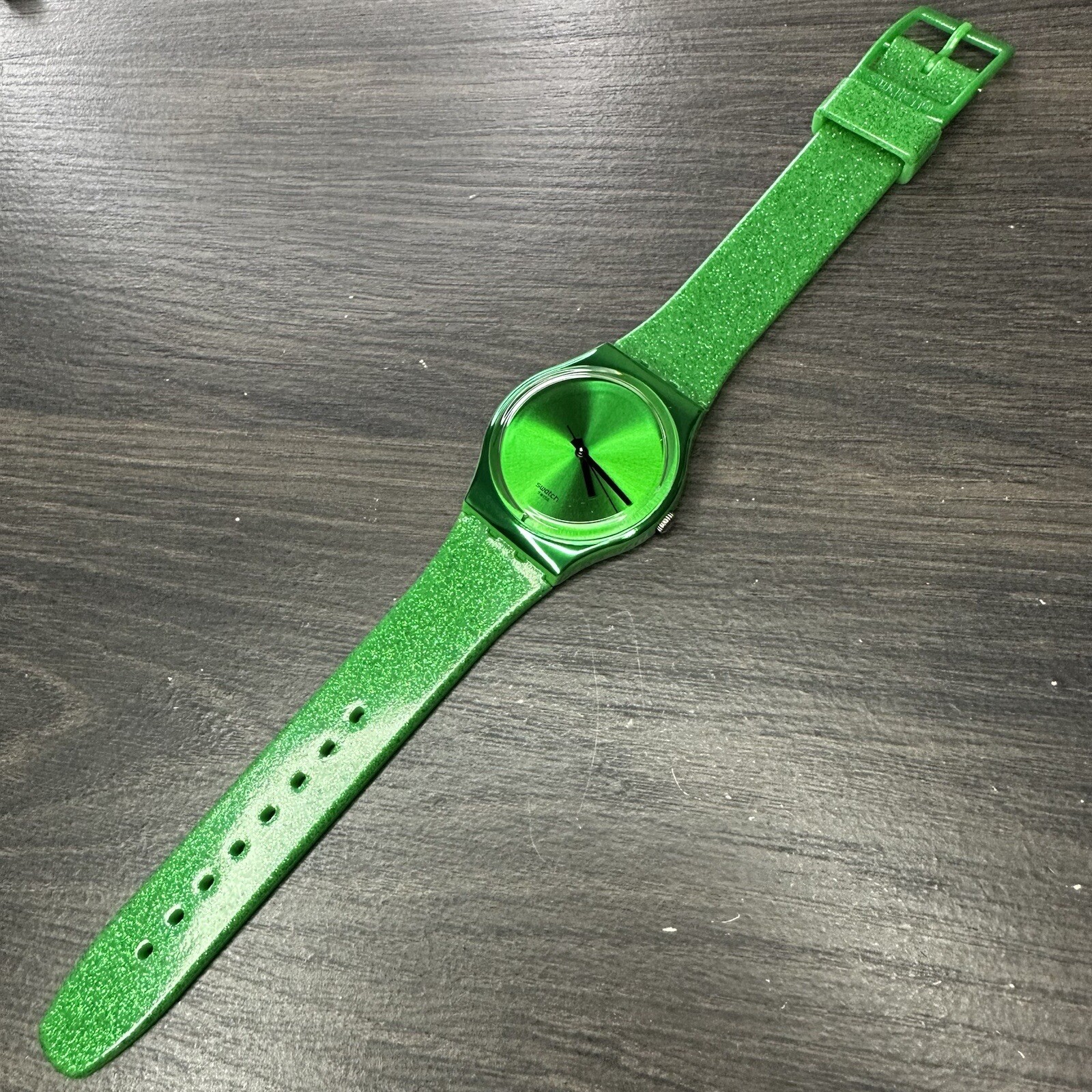 NEW✅ LIMITED EDITION✅ Swatch DEEP SHINE GREEN GG213 Glitter Green Silicon Watch
