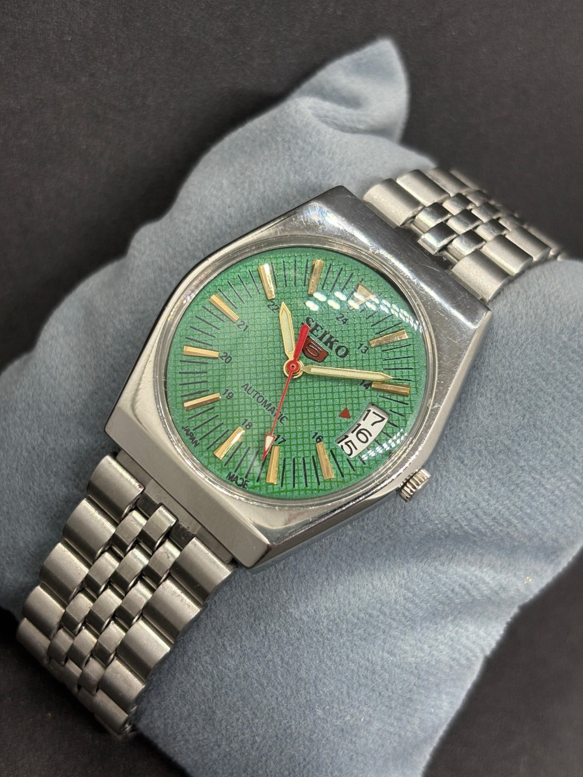 Vintage Refurbished Seiko 5 Automatic Day/Date Japan Made Men’s Wrist Watch