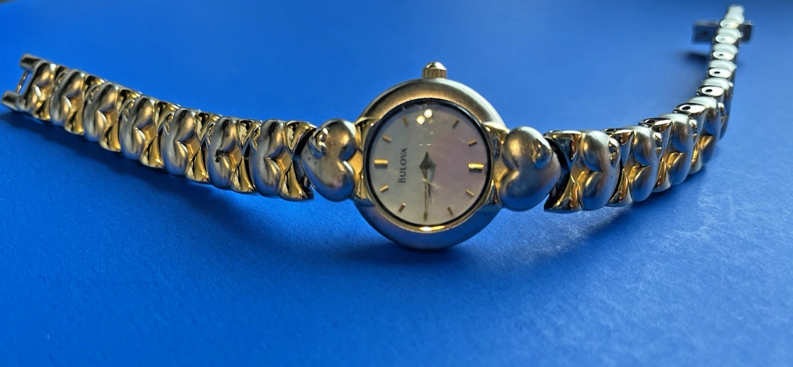 BULOVA Hearts Watch Women’s Pearl Dial *** NEEDS BATTERY *** Beautiful design
