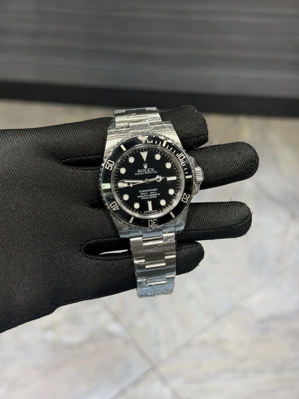 Rolex Submariner No-Date Black Dial on Oyster 114060 Complete 2015