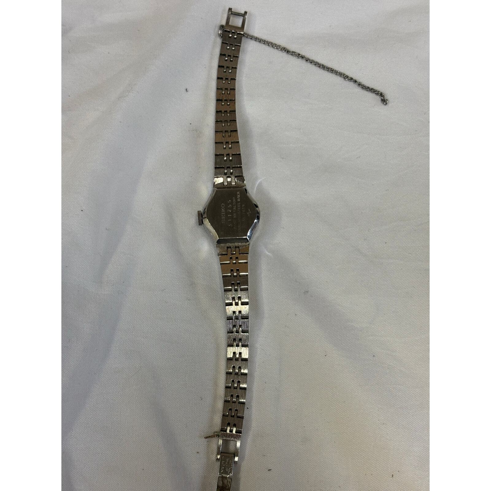 Vintage Seiko 11 7619 Silver Tone Mechanical Womens Watch.