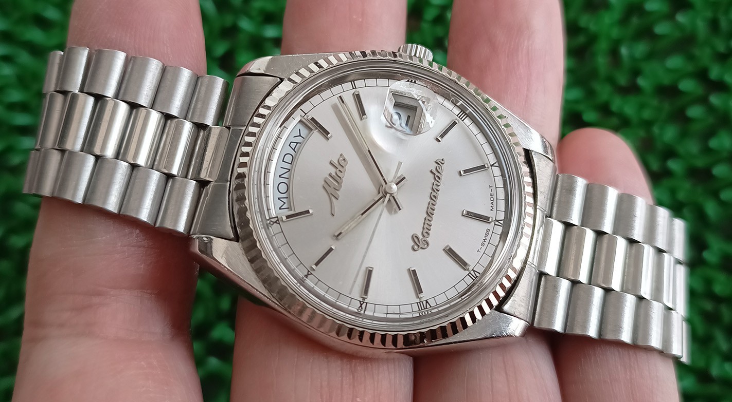 NICE VINTAGE MIDO COMMANDER MODEL 8223 AUTOMATIC 25 JEWELS SWISS MADE GENT WATCH