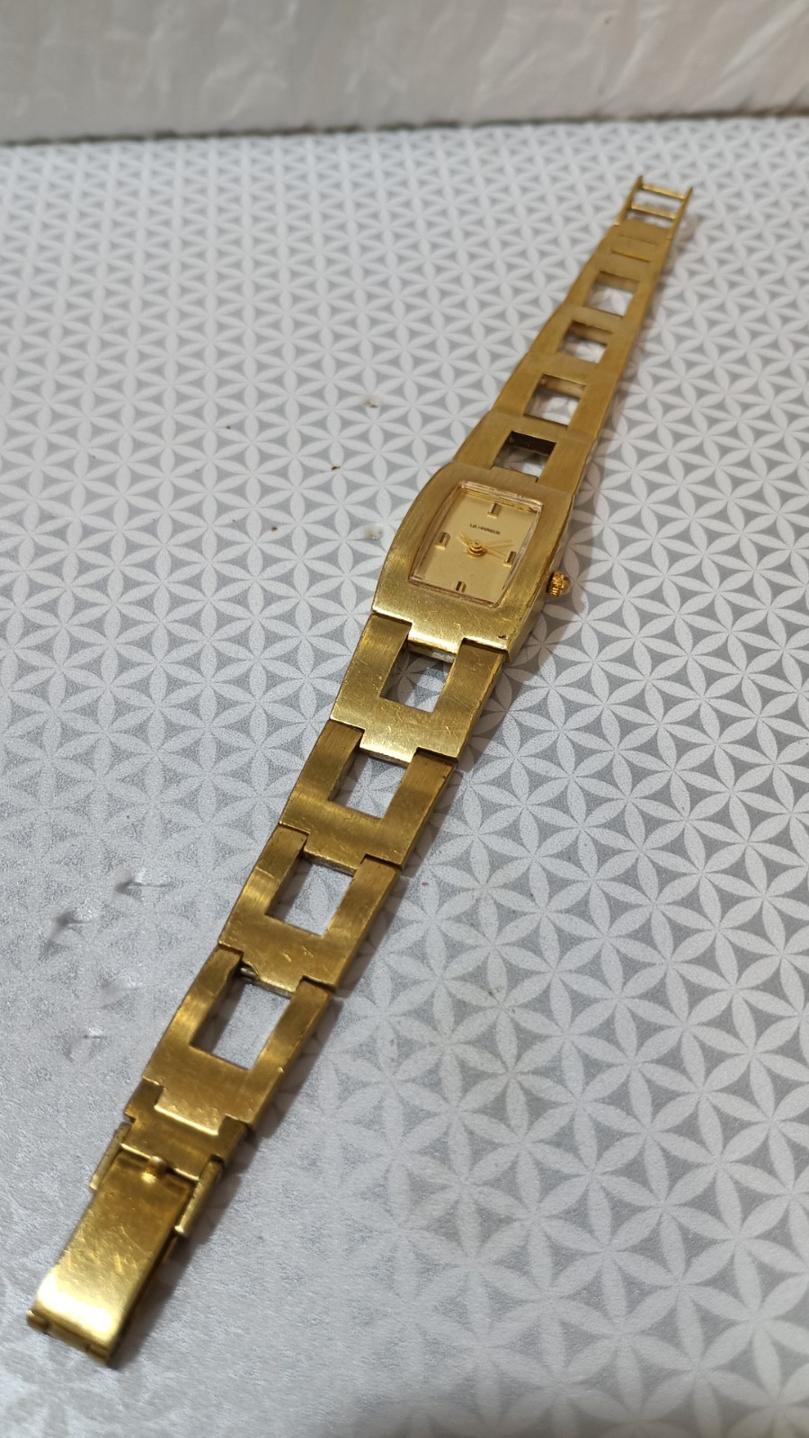 LE MARQUE Vintage Women’s Watch Gold Tone Quartz 18 mm