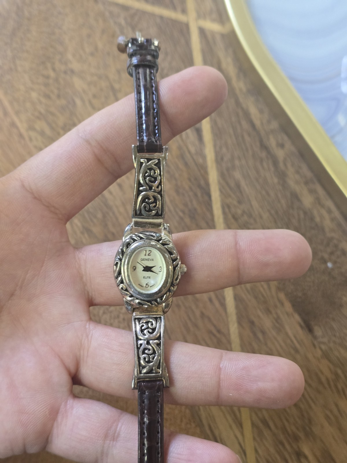 Geneva Women’s Watch Classic Vintage Stylish Classic Design New Battery