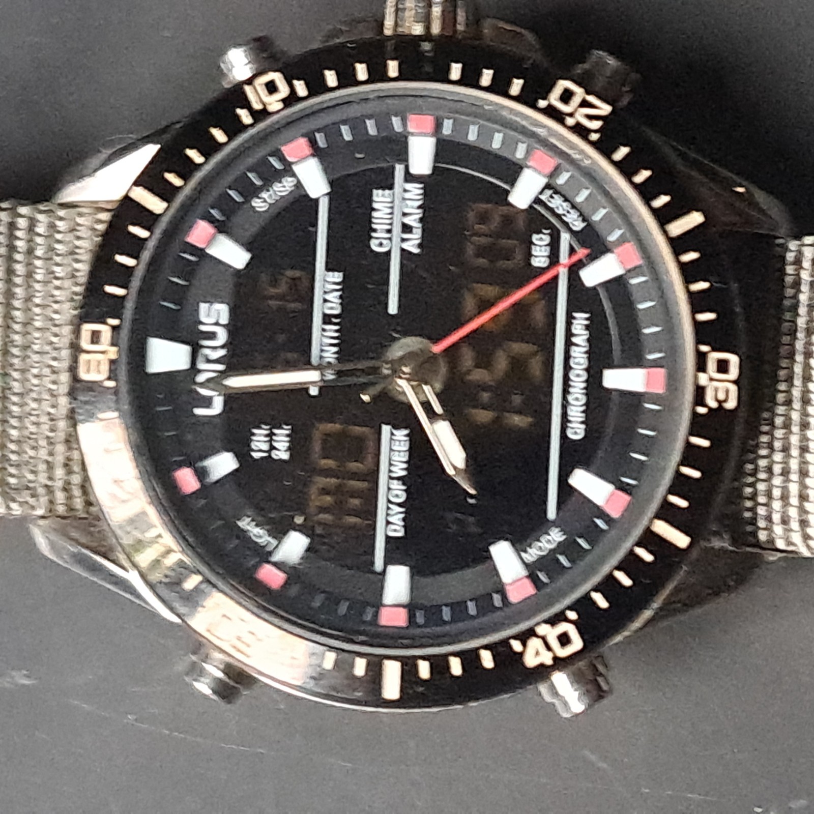 Men’s Lorus Ana digi watch FITS UP TO 210mm watch fits up to 210MM.
